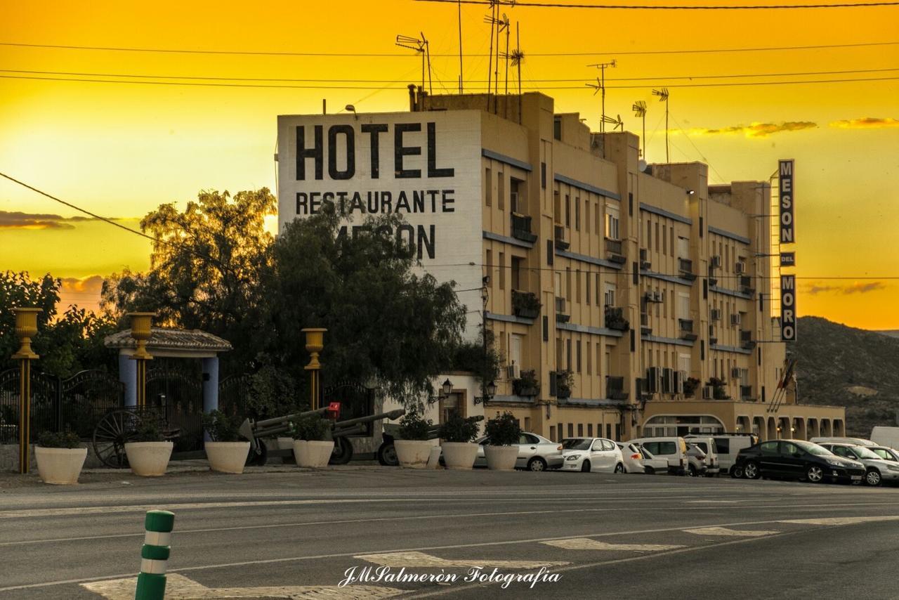 Hotel Meson Del Moro Абаран Экстерьер фото